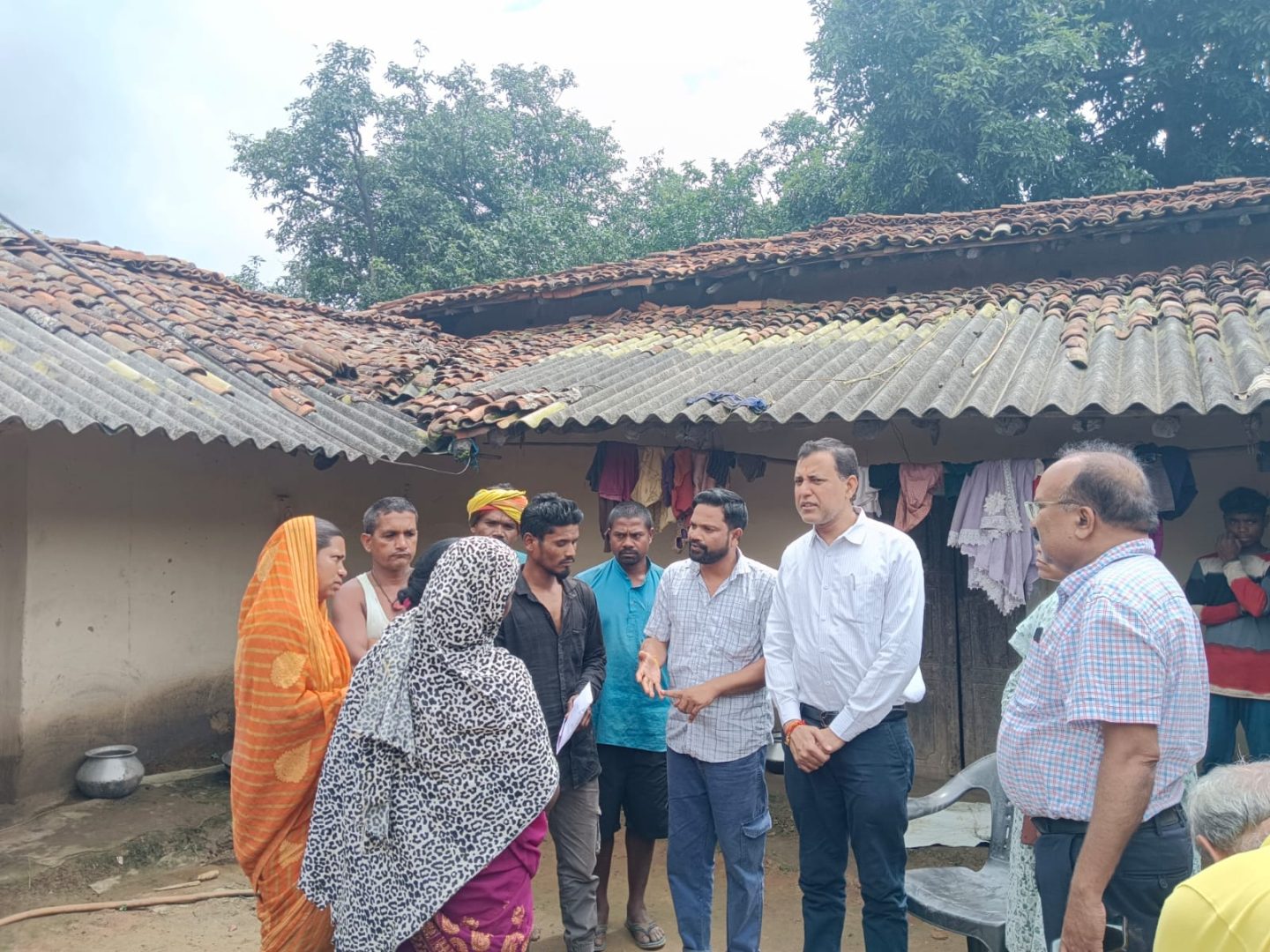 दुखद हादसा: बस की चपेट में आने से दूसरी कक्षा की मासूम प्रियांशी की मौत, प्रशासन और जनप्रतिनिधि तुरंत पहुंचे पीड़ित परिवार के घर