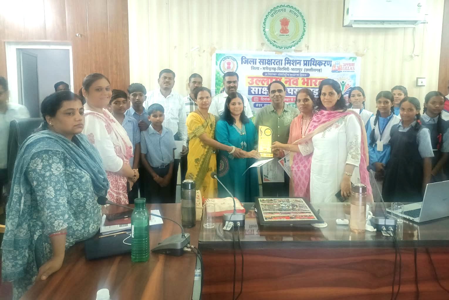 शिक्षा की अलख : कठौतिया में ‘उल्लास’ से चमका साक्षरता का सूरज, पोतों ने दादा-दादी तो बहुओं ने सास को बनाया साक्षर