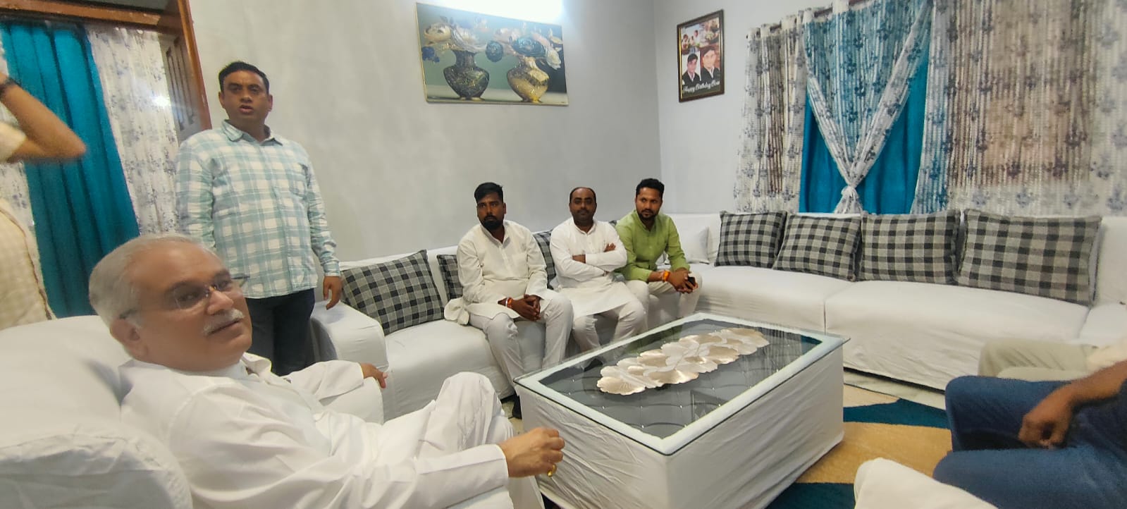 युवक कांग्रेस चुनाव : अंबिकापुर में भूपेश बघेल से मिले युवक कांग्रेस जिलाध्यक्ष रहे हाफिज मेमन, दानिश रफीक के निवास पर चुनावी समीकरणों पर हुई अहम समीक्षा