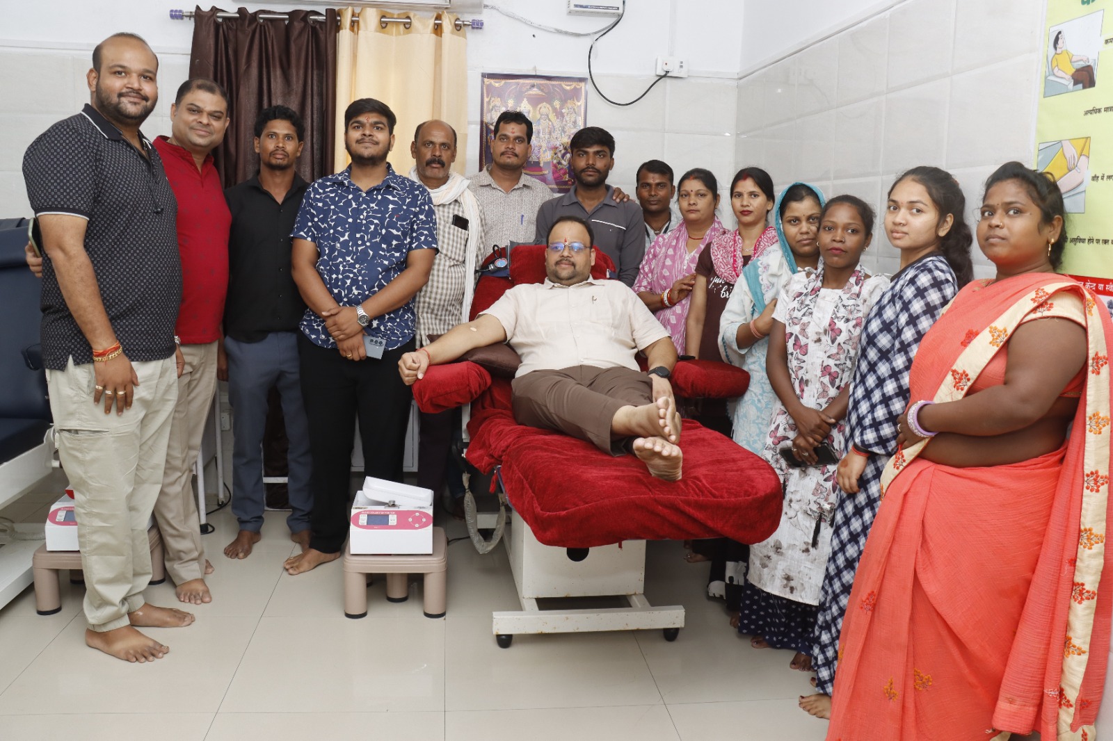 रक्तदान से जीवनदान : मनेन्द्रगढ़ में ‘श्री माधव भोग आटा परिवार’ की अनुकरणीय पहल, महिलाओं और युवाओं ने बढ़-चढ़कर की भागीदारी