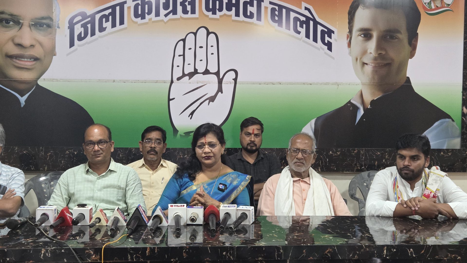 लोकतंत्र बचाओ सप्ताह : बालोद में गरजी कांग्रेस, मुख्य निर्वाचन आयुक्त की गिरफ्तारी और बर्खास्तगी की मांग